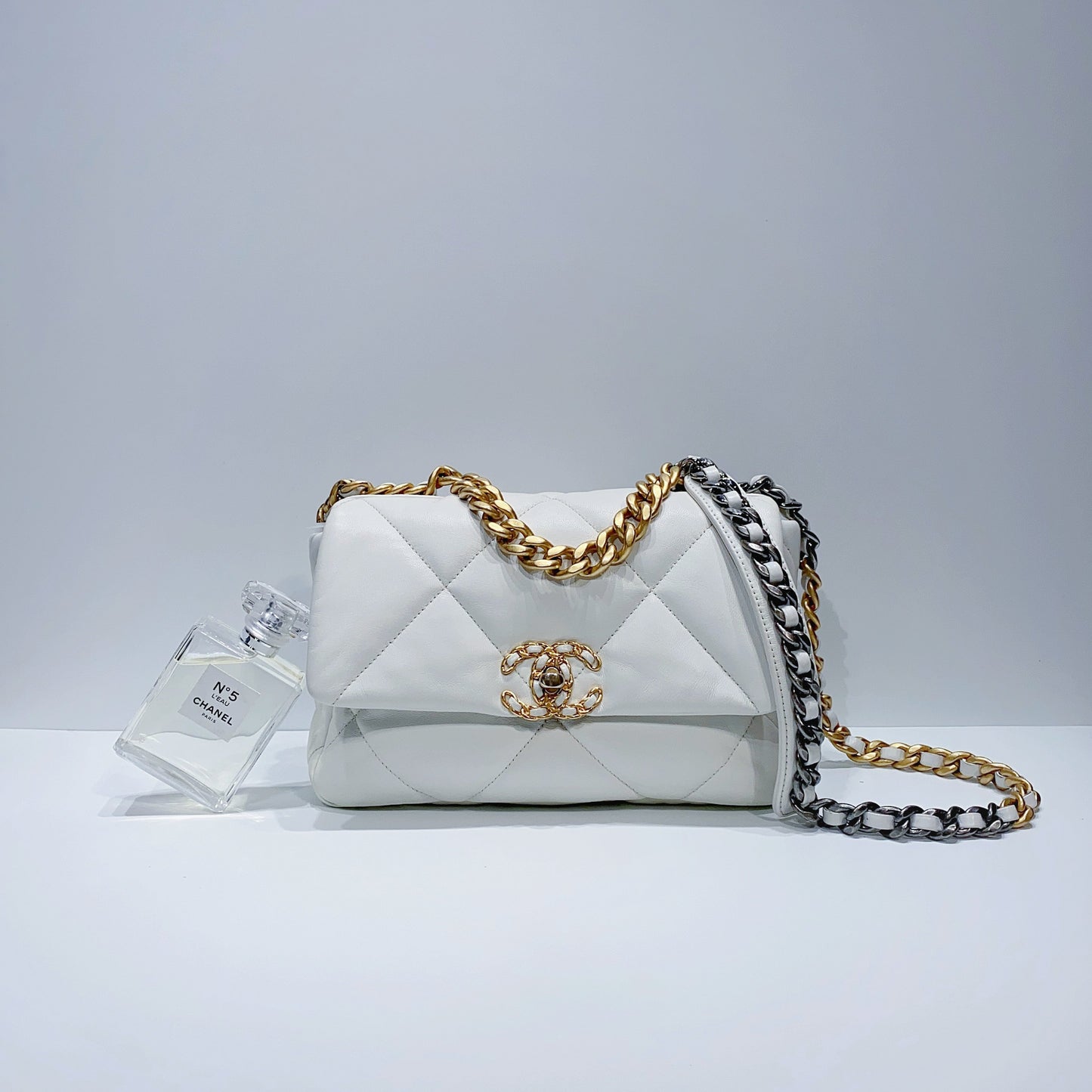 No.3836-Chanel 19 Small Handbag
