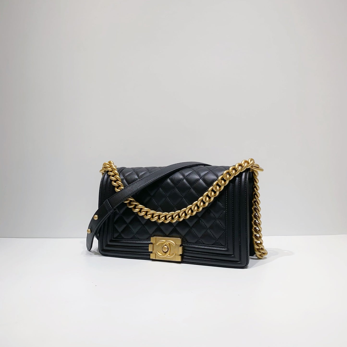 No.3989-Chanel Calfskin Boy 25cm