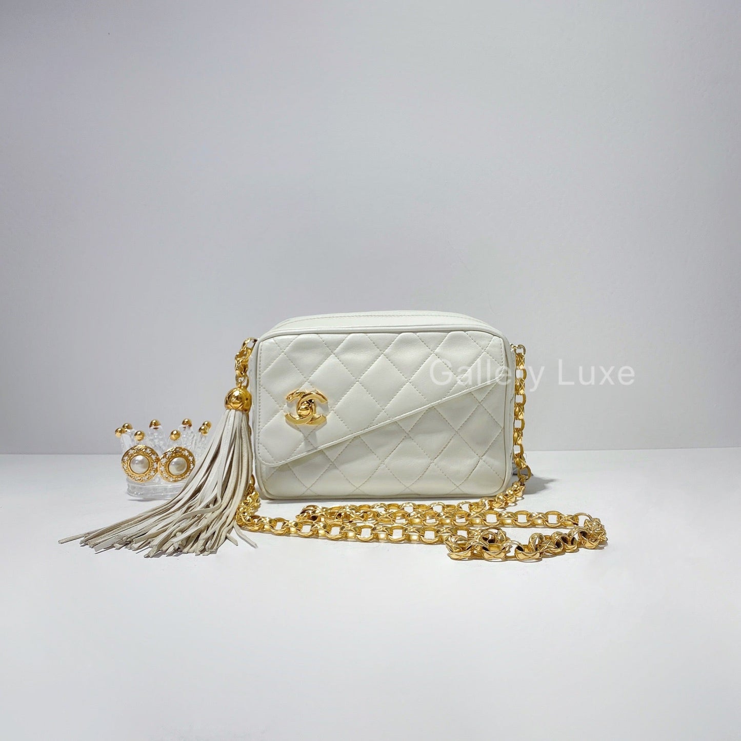 No.2300-Chanel Vintage Lambskin Camera Bag