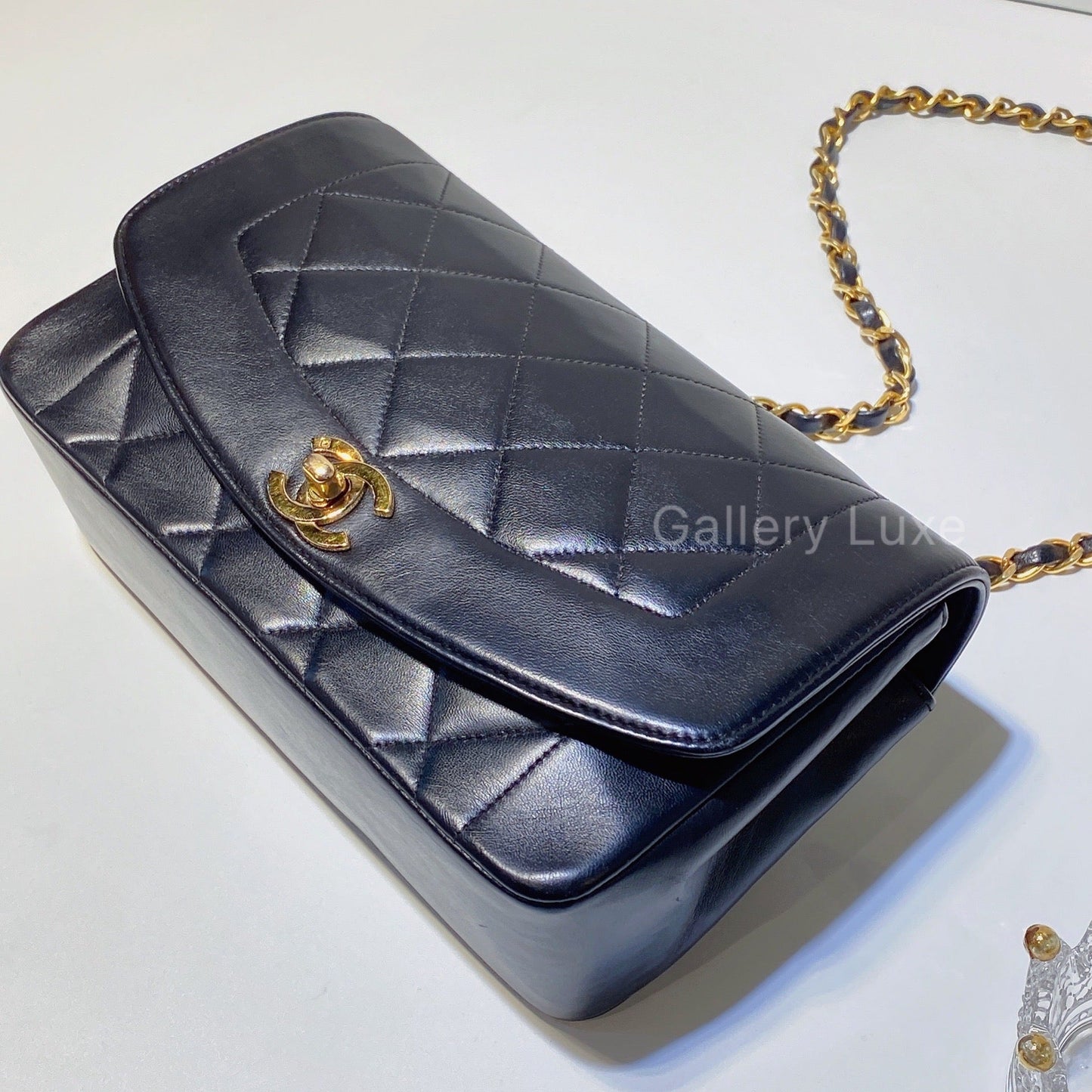 No.2330-Chanel Vintage Lambskin Diana Bag 22cm
