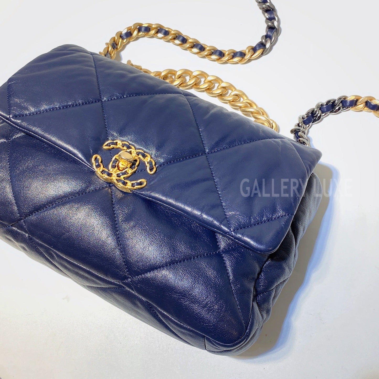 No.3061-Chanel 19 Large Handbag