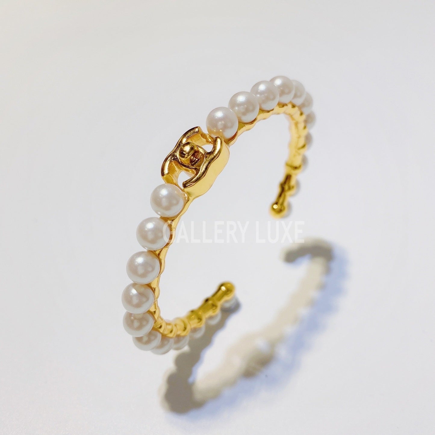 No.3293-Chanel Metal Pearl & Lambskin Cuff