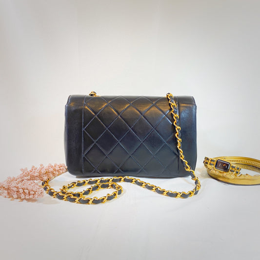 No.2271-Chanel Vintage Lambskin Diana 25cm