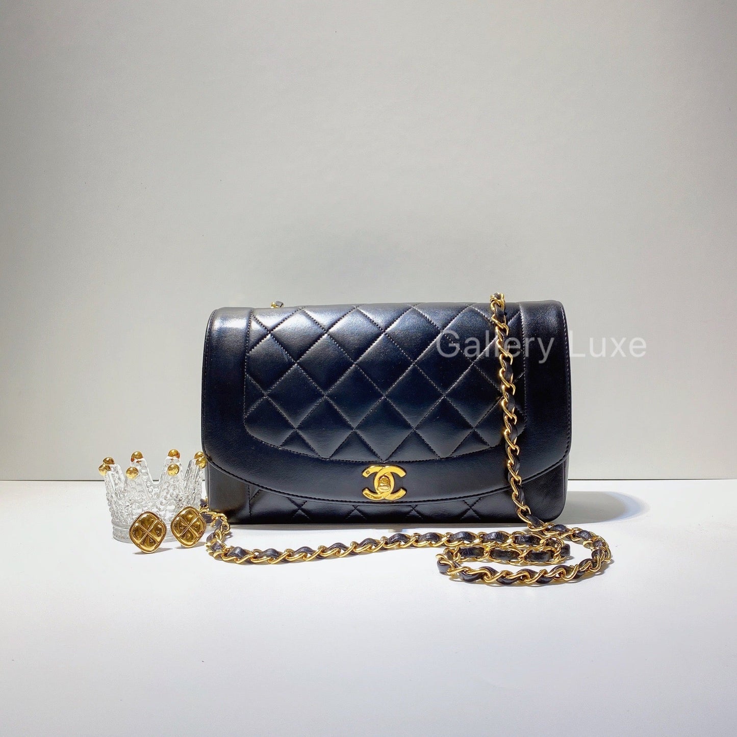 No.2717-Chanel Vintage Lambskin Diana Bag 25cm