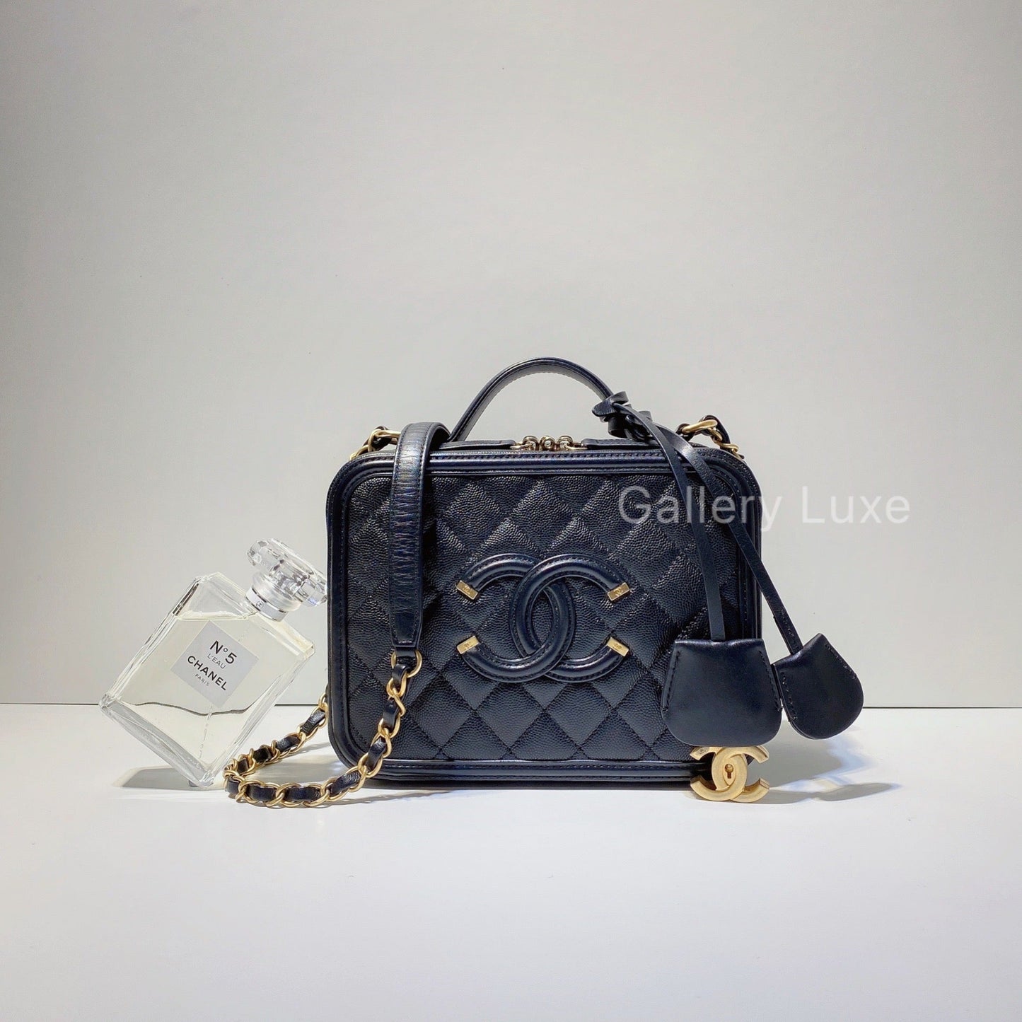No.2759-Chanel Caviar Medium CC Filigree Vanity Case