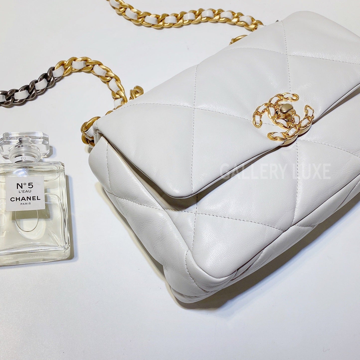 No.3090-Chanel 19 Small Handbag