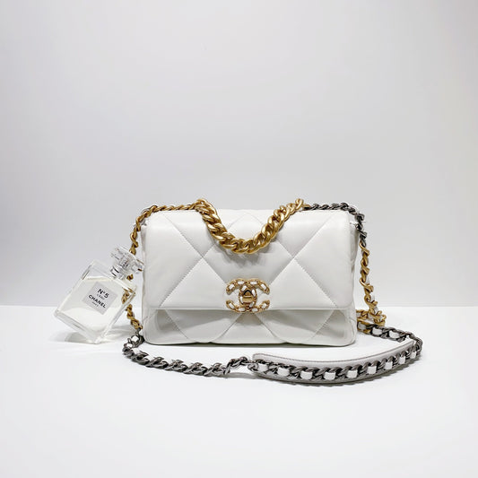No.4030-Chanel 19 Small Handbag