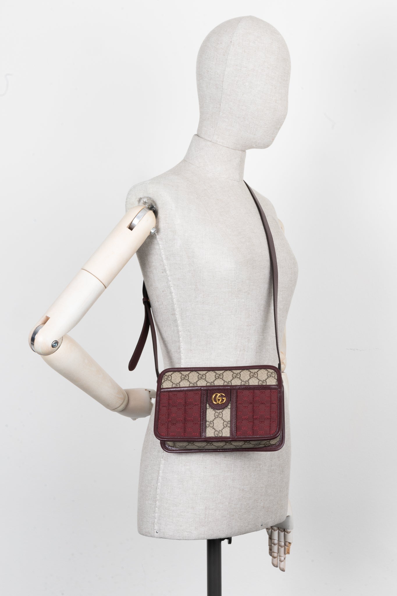 Luxury Gucci Trending 2025 GG Supreme Crossbody Bag Red