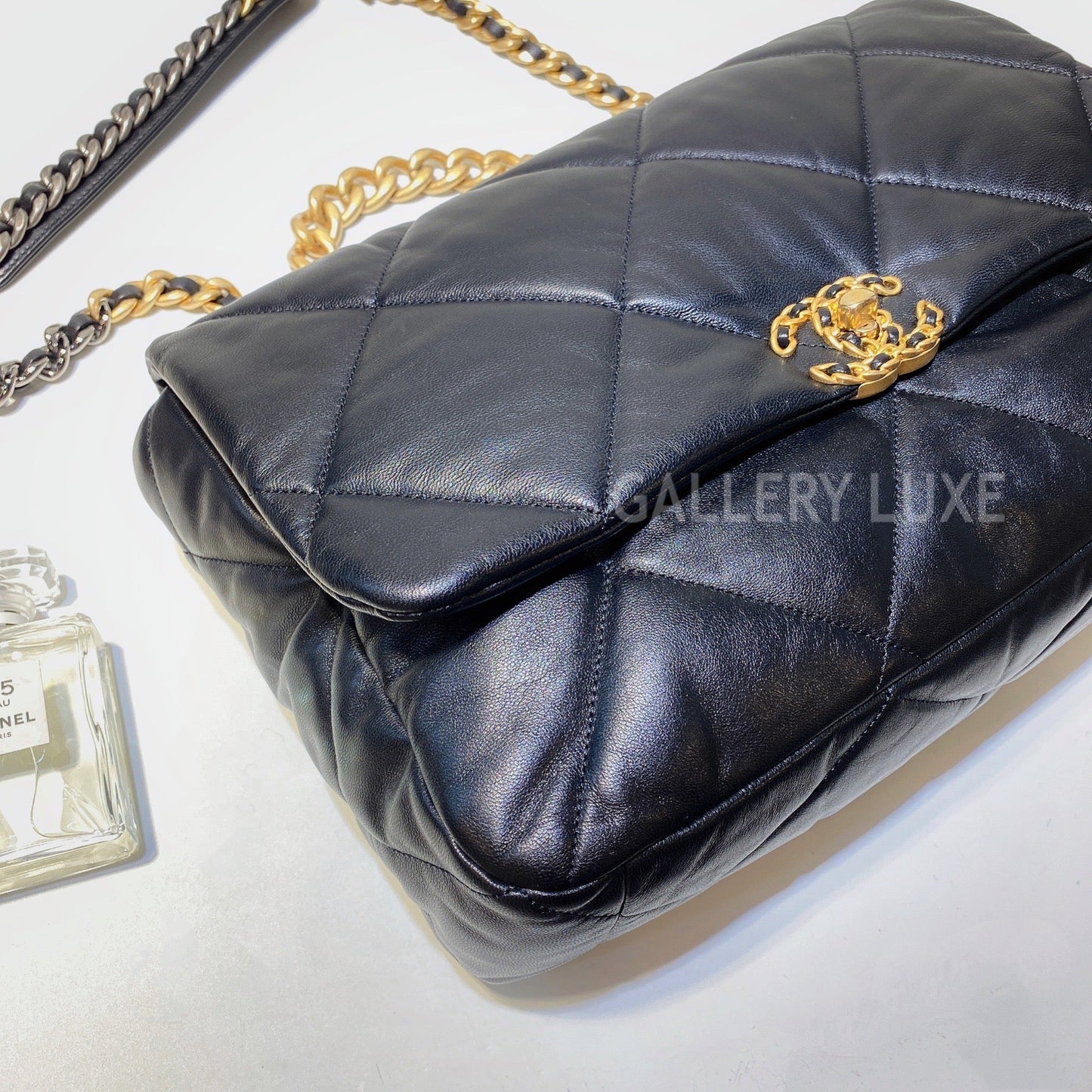 No.3065-Chanel 19 Maxi Handbag