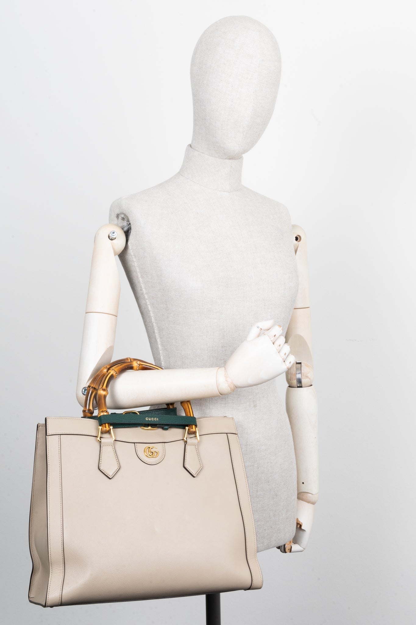 Luxury Gucci Trending 2025 Diana Medium Tote Bag Leather Beige