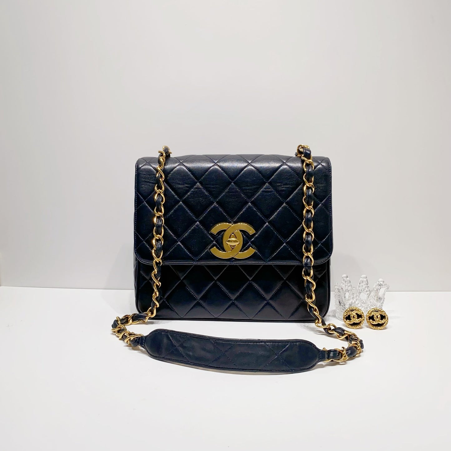 No.4069-Chanel Vintage Lambskin Turn-Lock Flap Bag