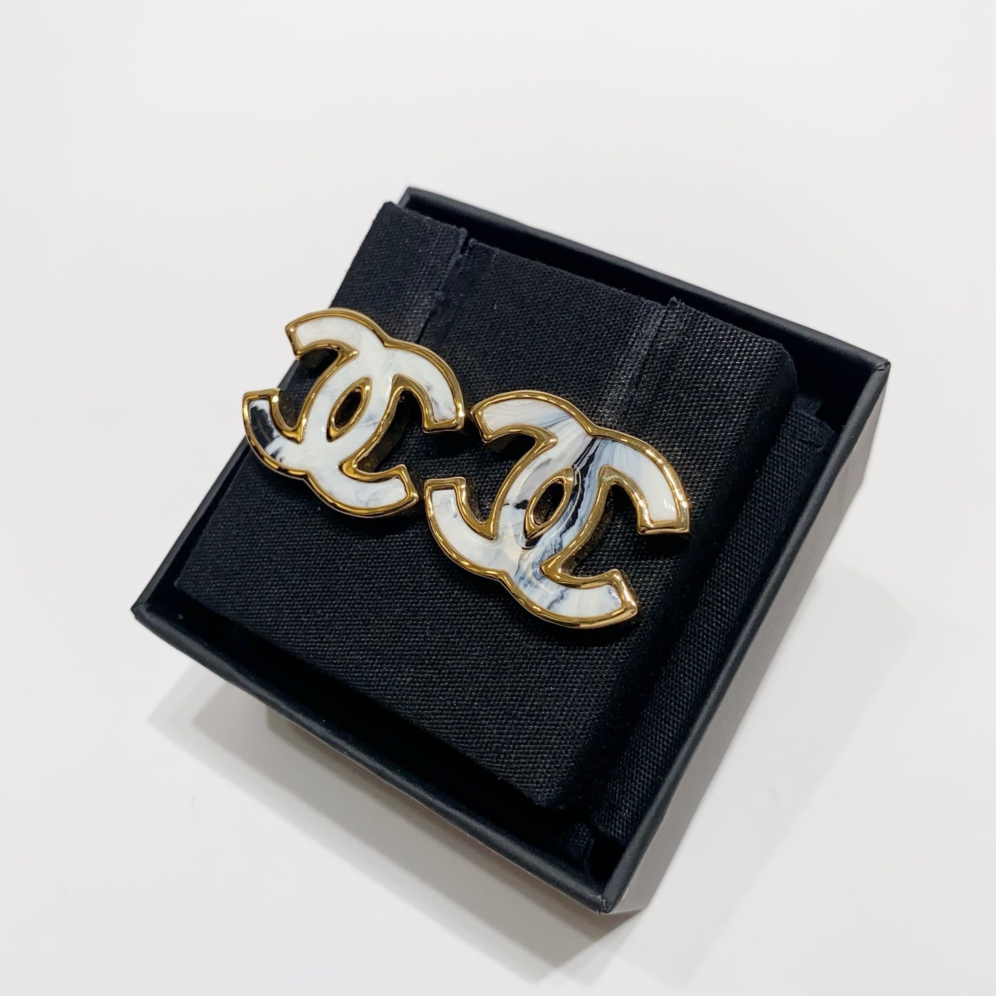 No.4077-Chanel Metal & Marble Coco Mark Earrings  (Brand New / 全新貨品)
