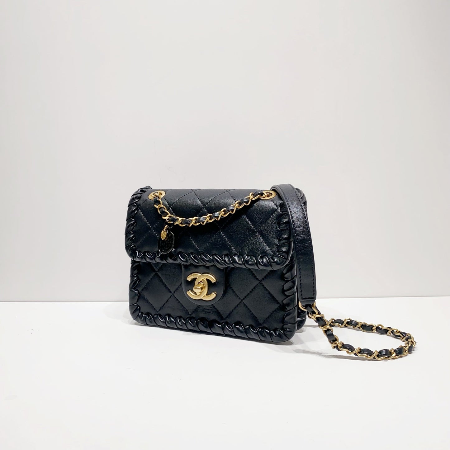 No.4084-Chanel My Own Frame Flap Bag