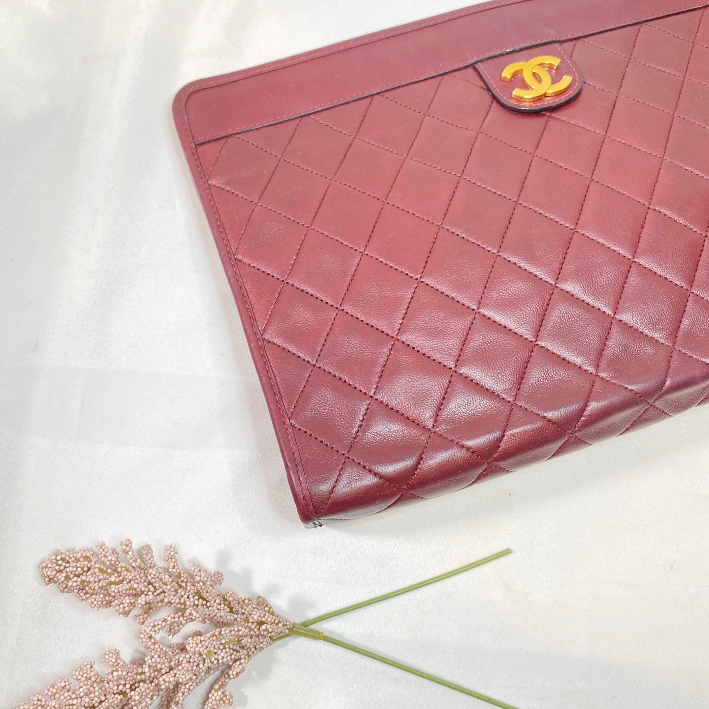 No.2284-Chanel Vintage Lambskin Clutch