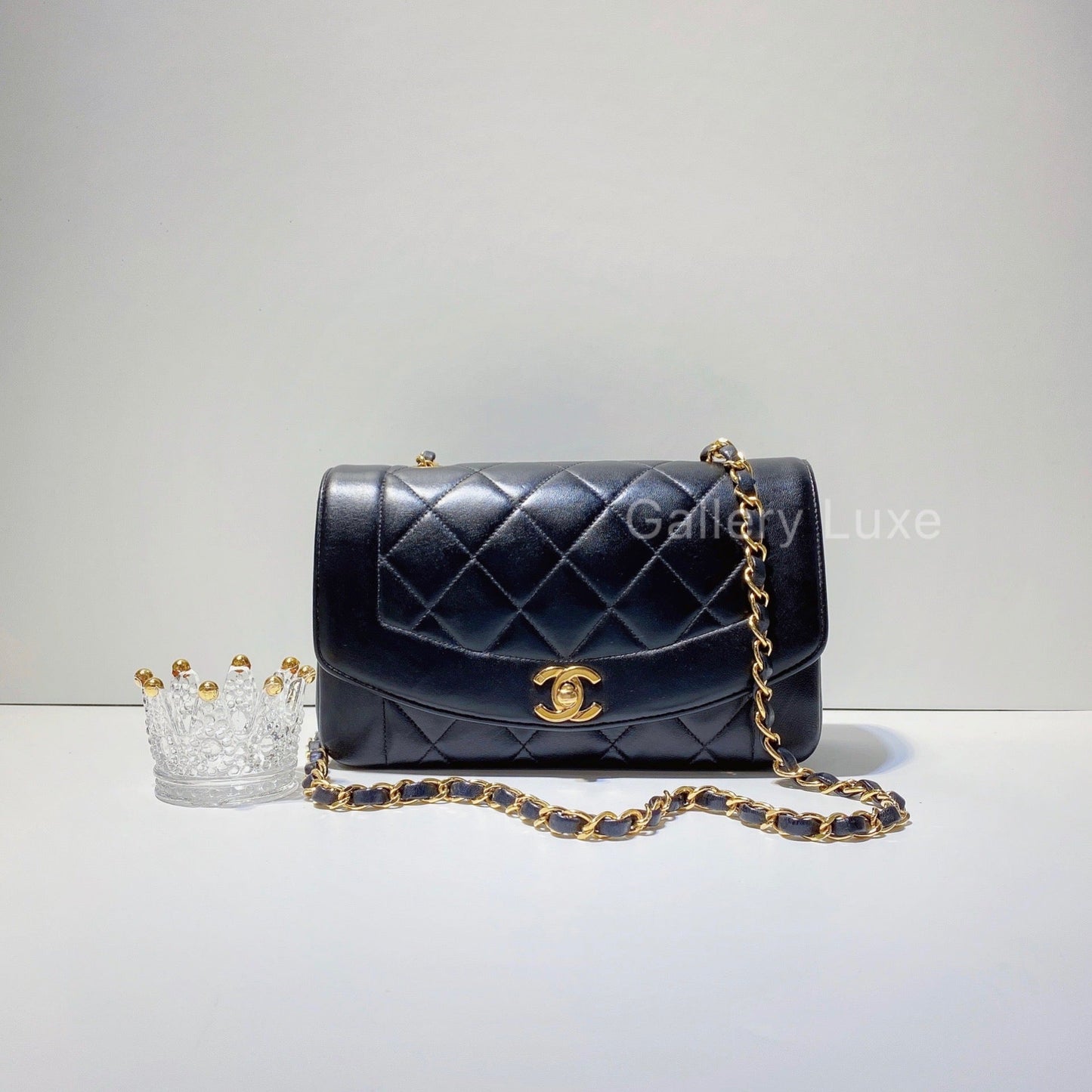 No.2777-Chanel Vintage Lambskin Diana Bag 22cm
