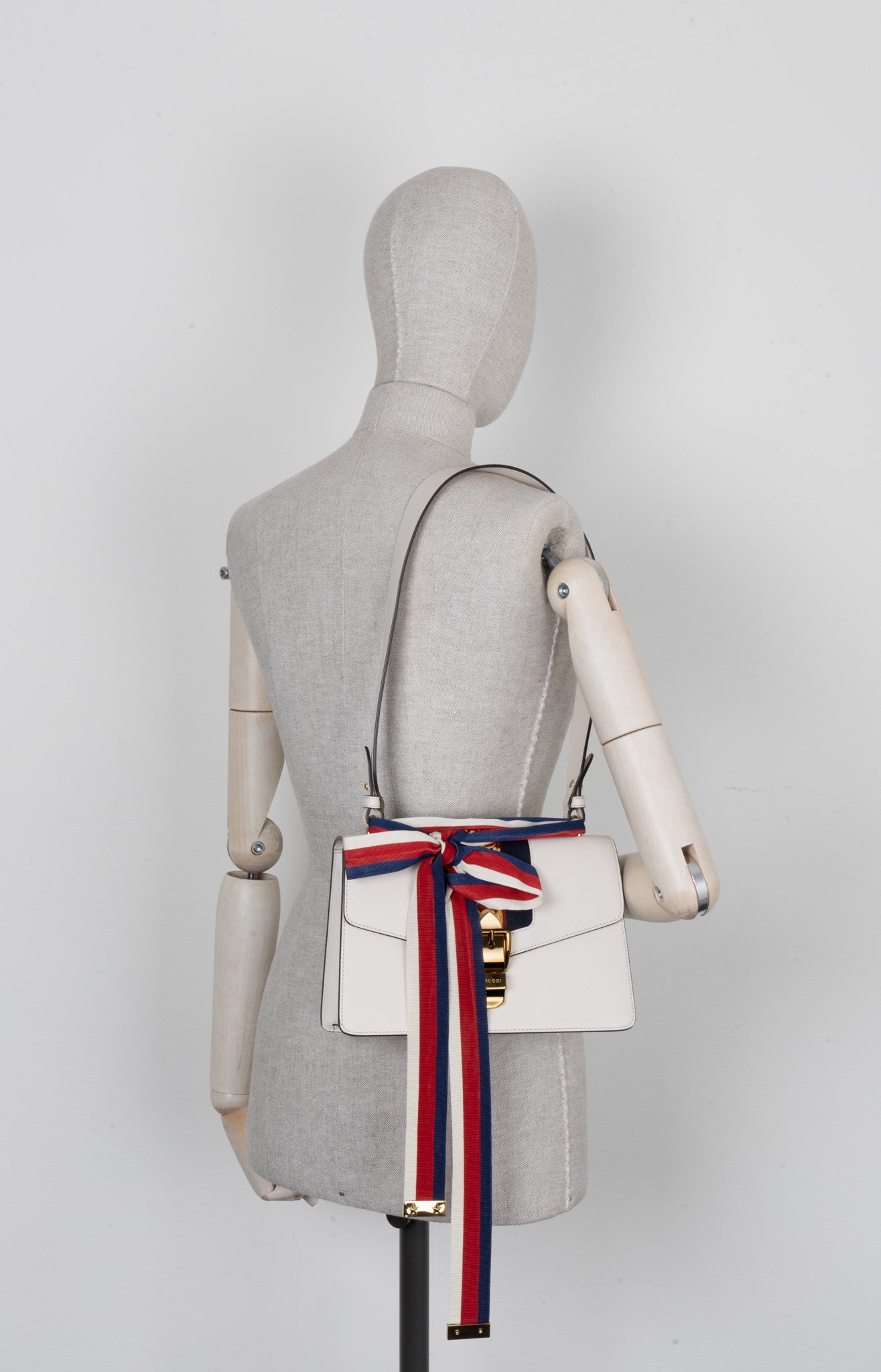 Luxury Gucci Trending 2025 Sylvie Chain Crossbody Bag White