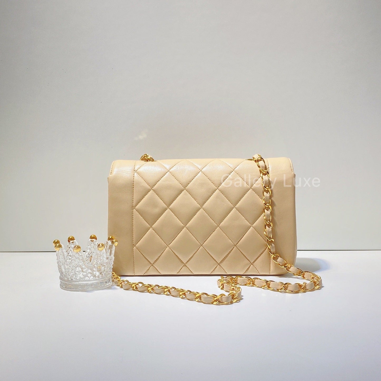 No.2693-Chanel Vintage Lambskin Diana Bag 22cm