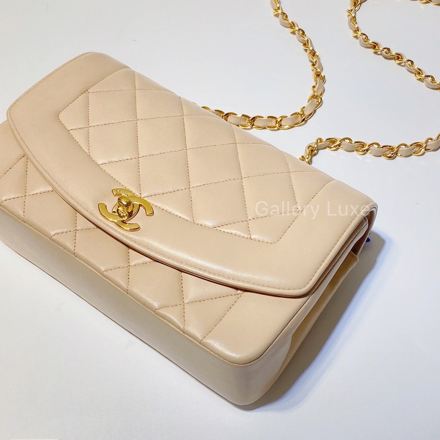 No.2693-Chanel Vintage Lambskin Diana Bag 22cm
