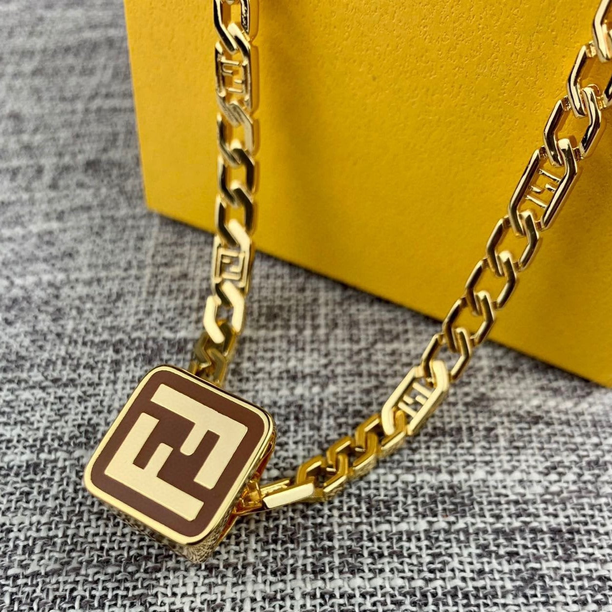 Luxury FendiFOREVER FF GOLD NECKLACE