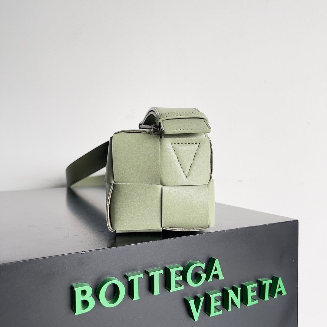 Luxury Bottega Veneta BV SMALL BRICK 24CM LIGHT GREEN LAMBSKIN