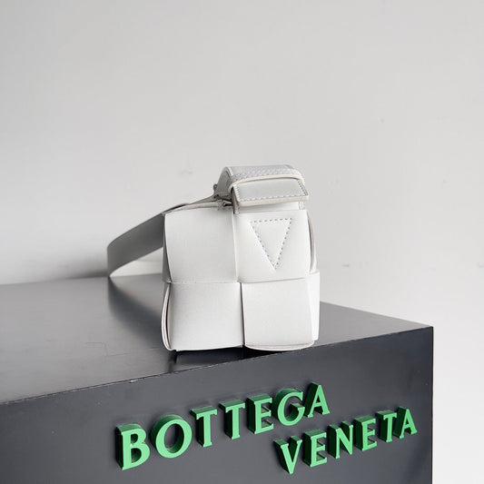 Luxury Bottega Veneta BV SMALL BRICK 24CM WHITE LAMBSKIN