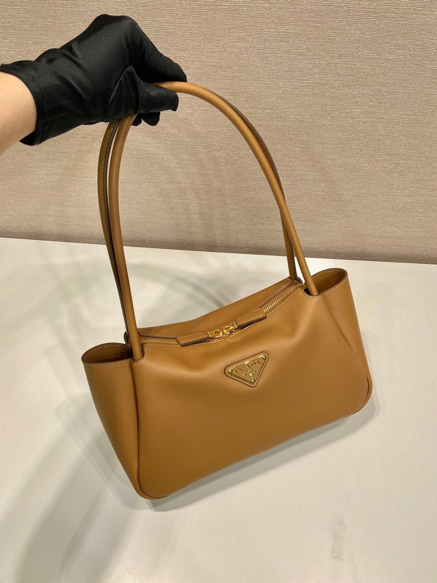 Luxury Prada28 LARGE BEIGE CALFSKIN HANDBAG