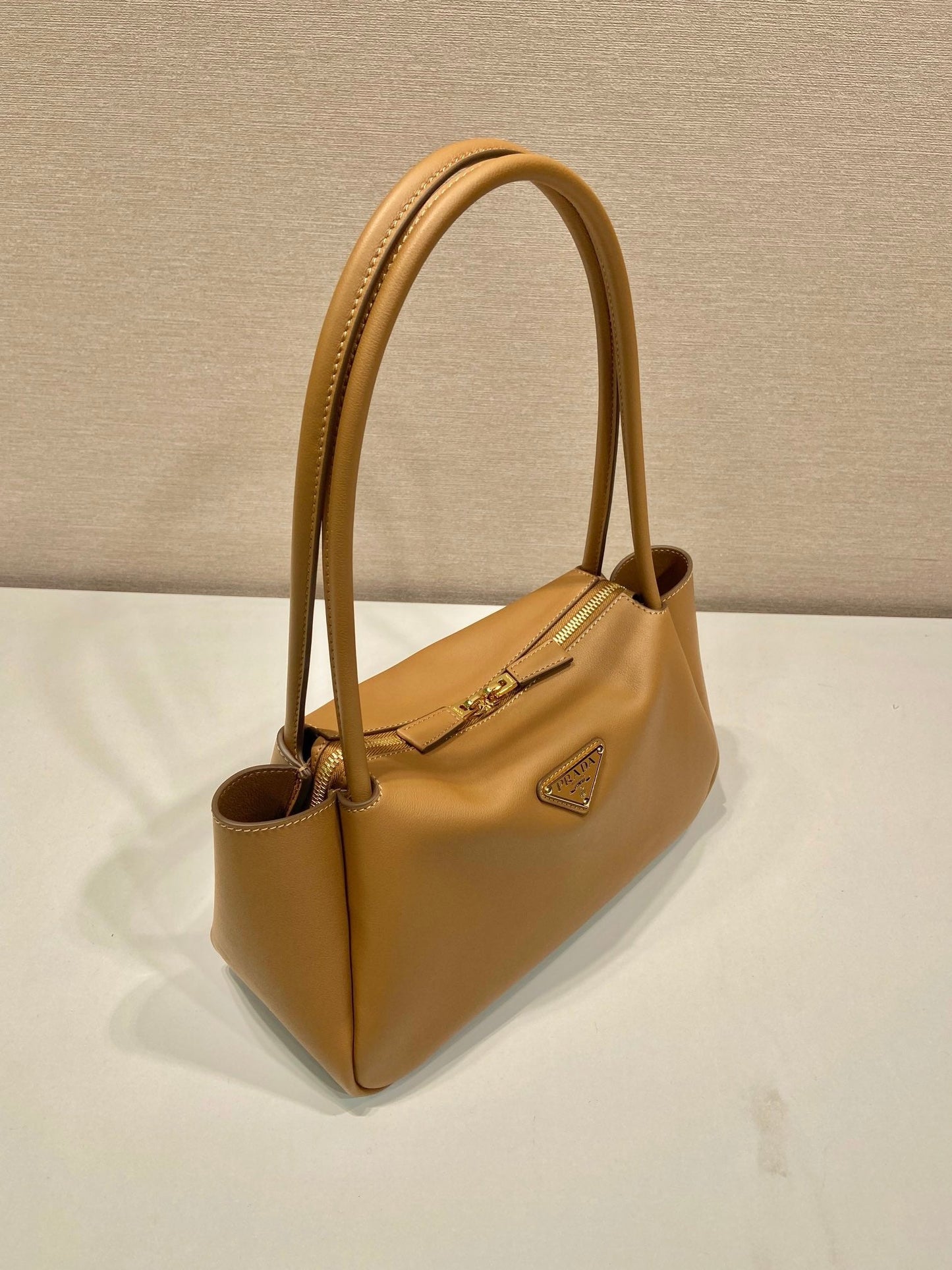 Luxury Prada28 LARGE BEIGE CALFSKIN HANDBAG