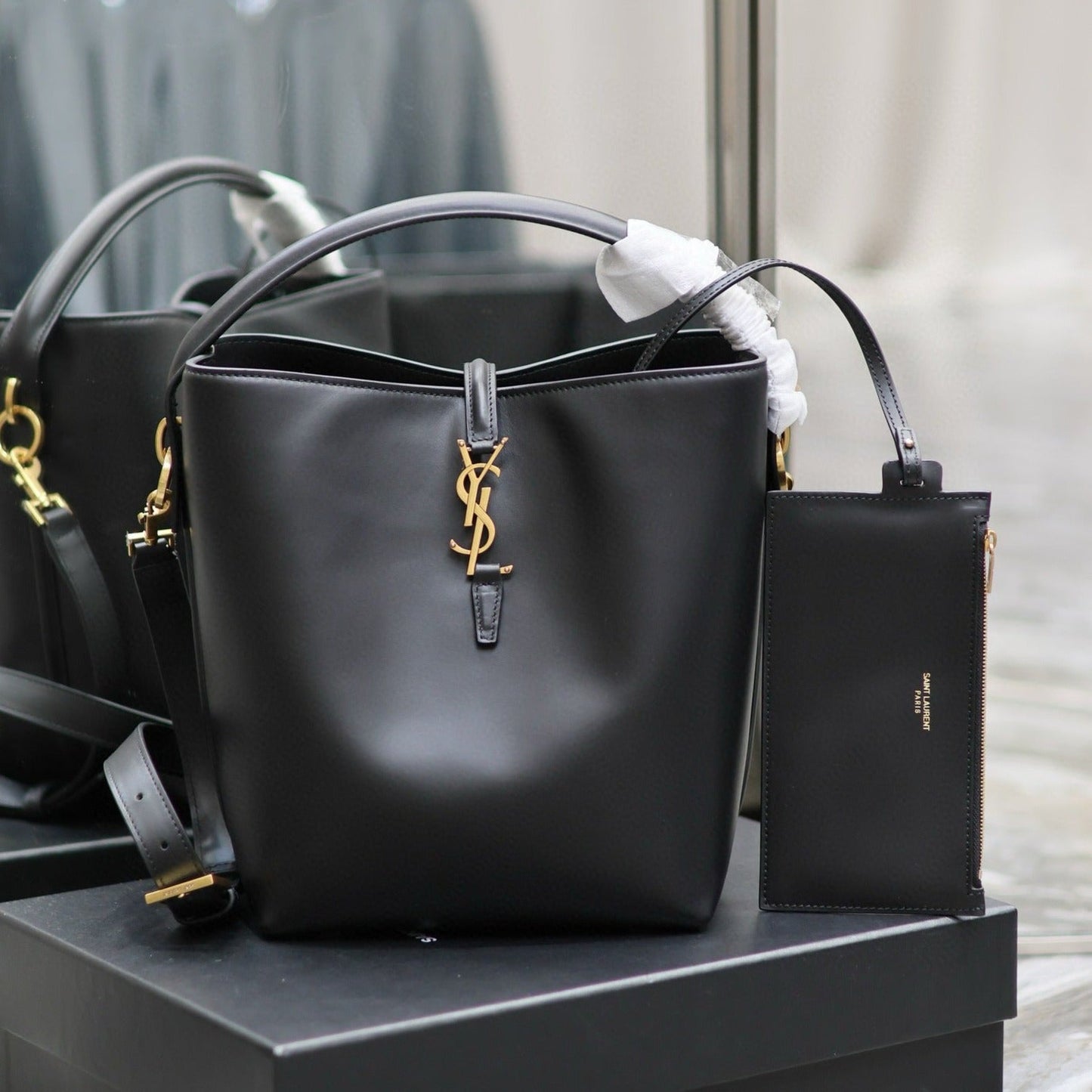 Luxury Saint Laurent le 37 26cm black calfskin gold hardware
