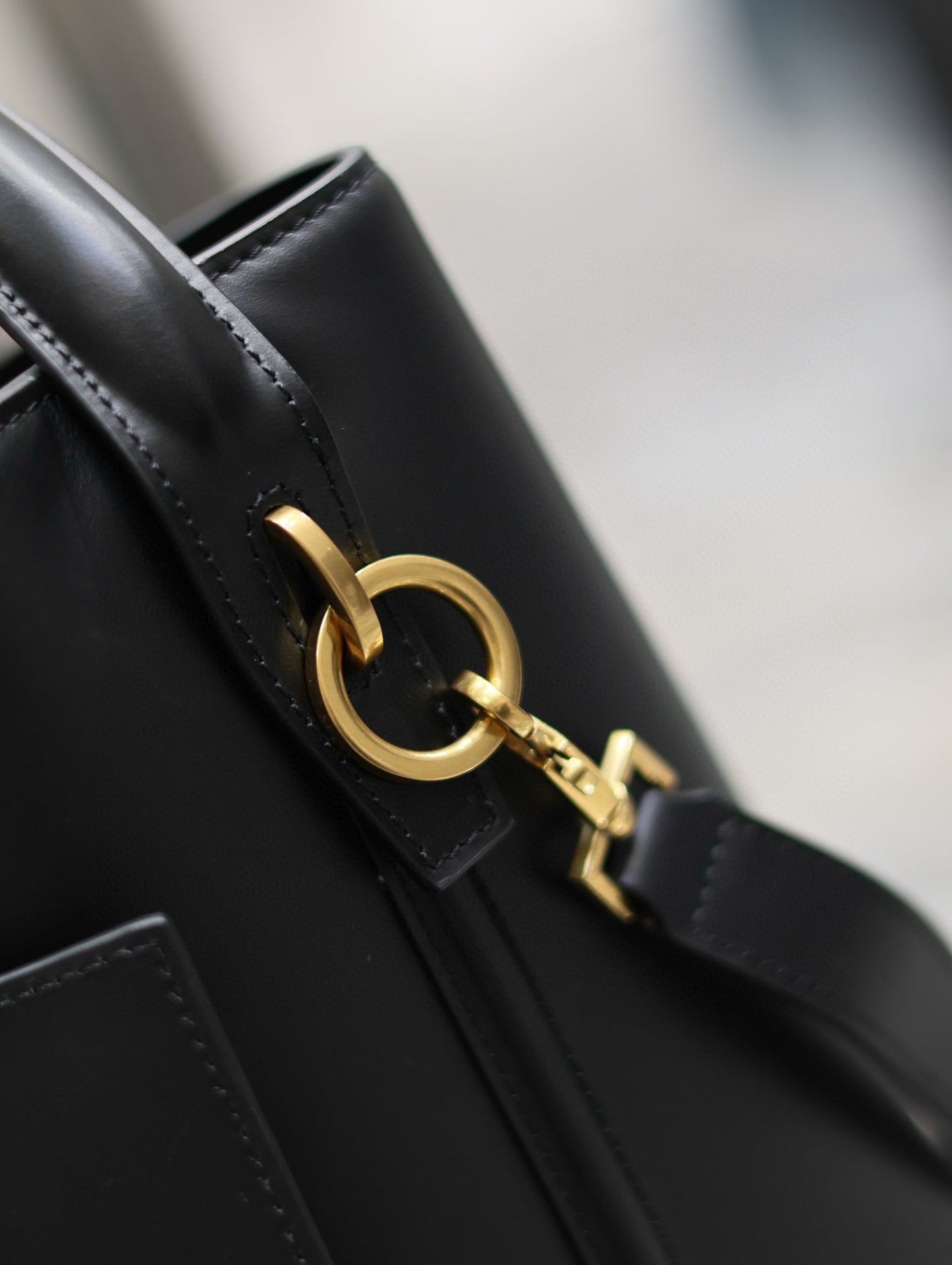 Luxury Saint Laurent le 37 26cm black calfskin gold hardware