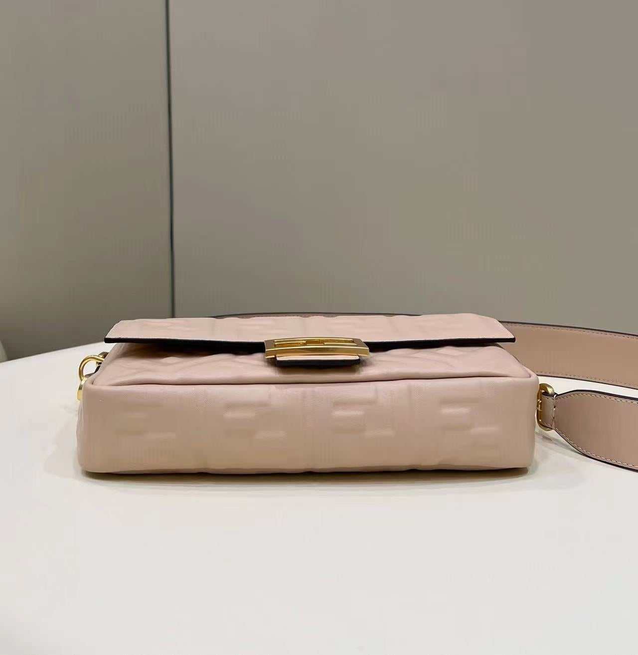 Luxury FendiBaguette 27cm Beige Lambskin Gold Hardware