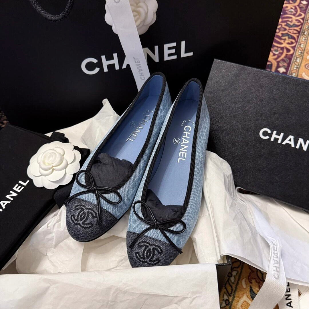 Luxury Chanel 25 Ballet Flat Blue Denim White Quilted
