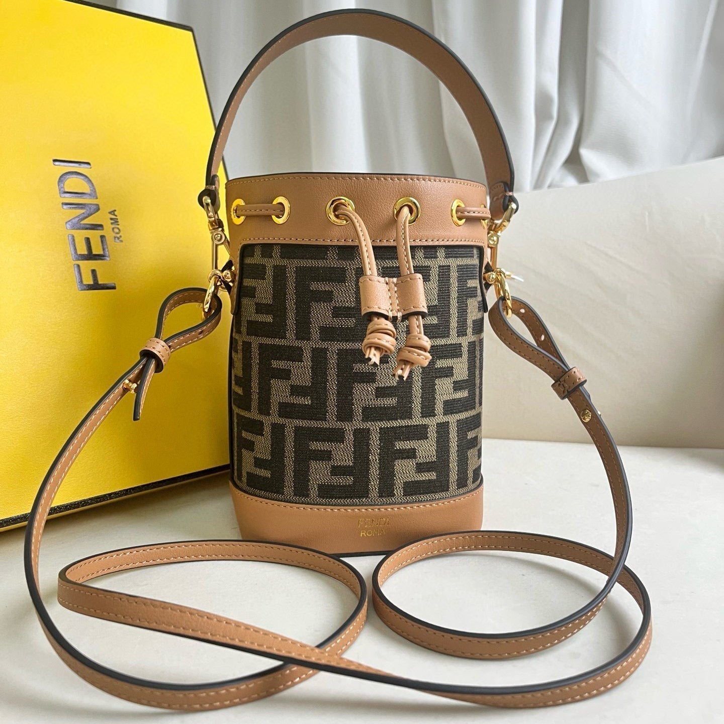 Luxury FendiMON TRESOR 18 IN BROWN CALFSKIN
