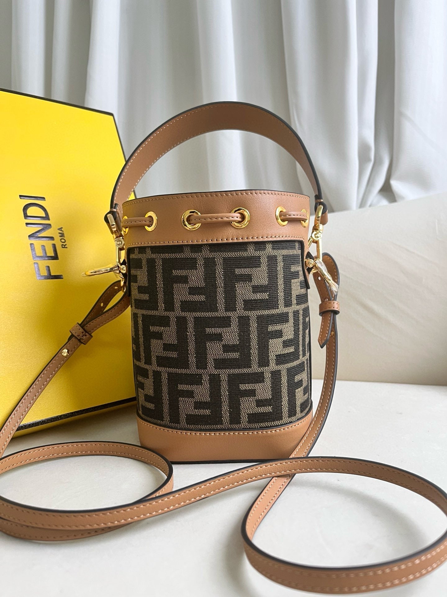Luxury FendiMON TRESOR 18 IN BROWN CALFSKIN