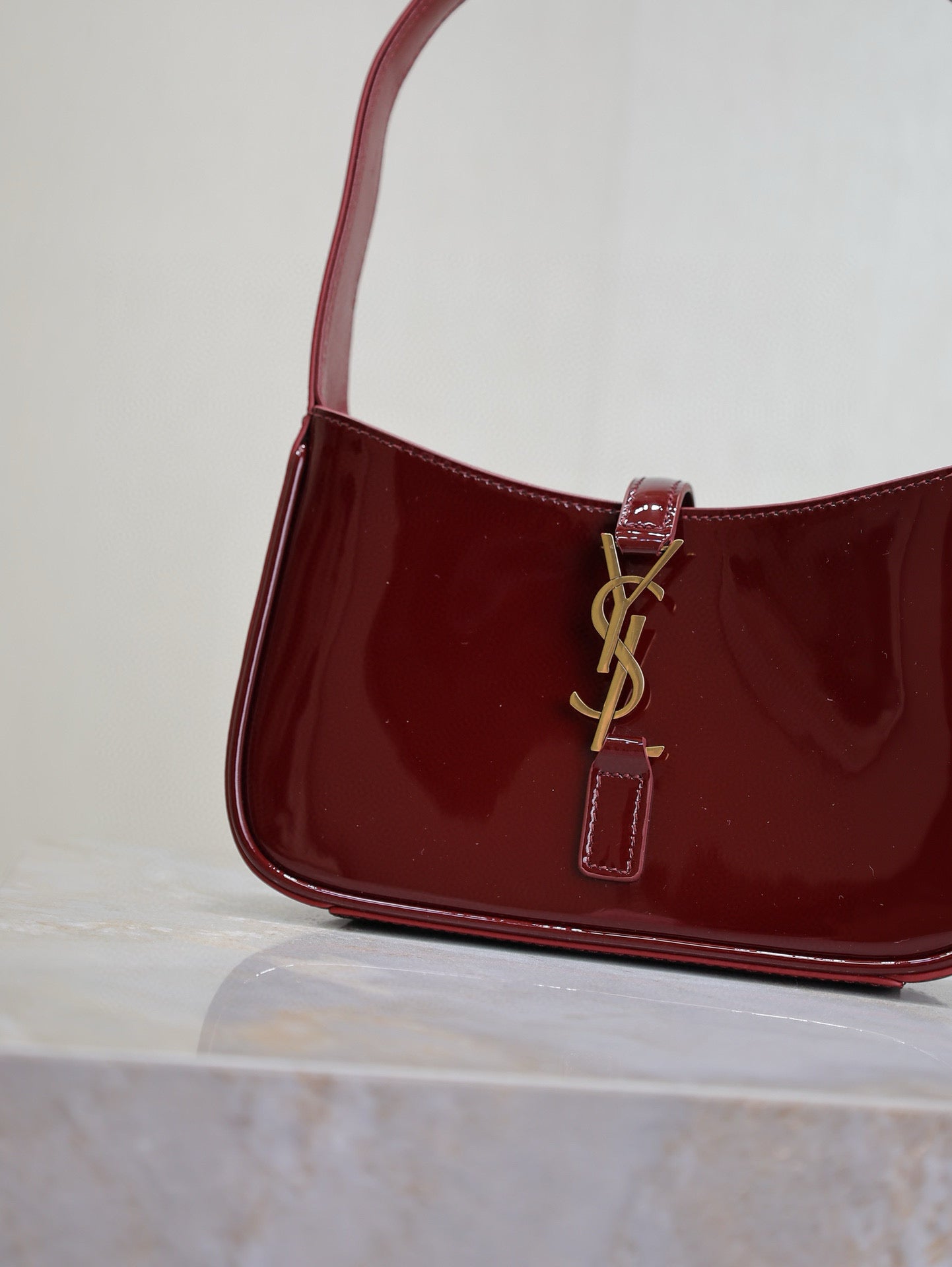 Luxury Saint Laurent Le 5a7 19cm Cherry Patent Calfskin