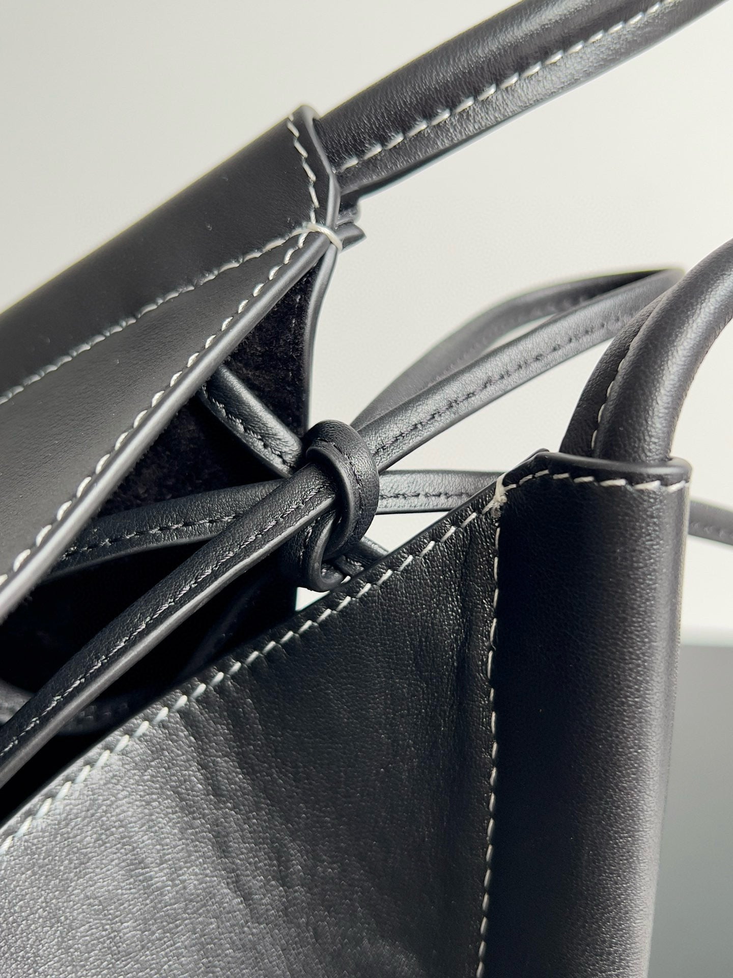 Luxury Bottega Veneta MEDIUM SOLSTICE 44 BLACK LAMBSKIN 74025