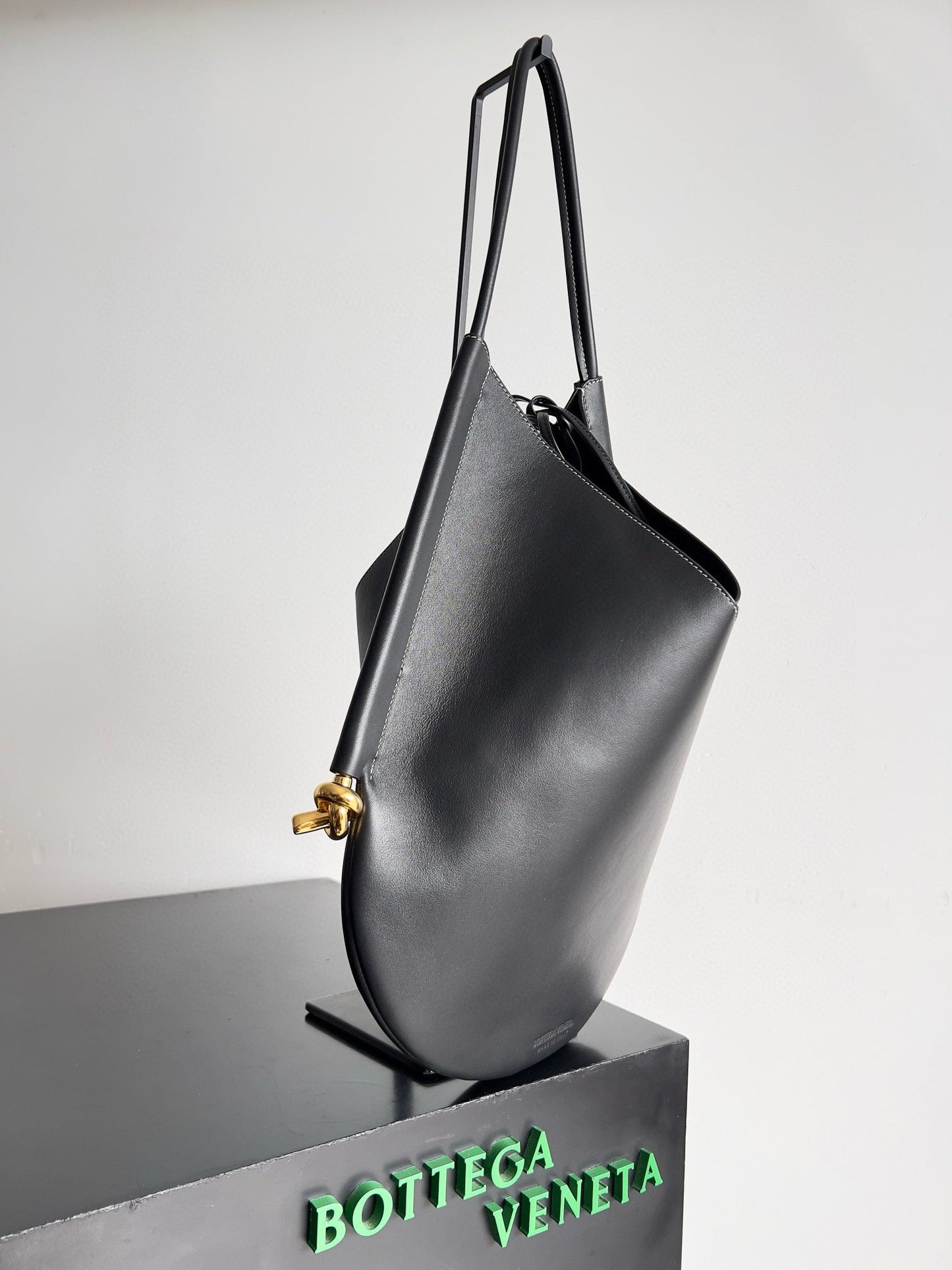 Luxury Bottega Veneta MEDIUM SOLSTICE 44 BLACK LAMBSKIN 74025