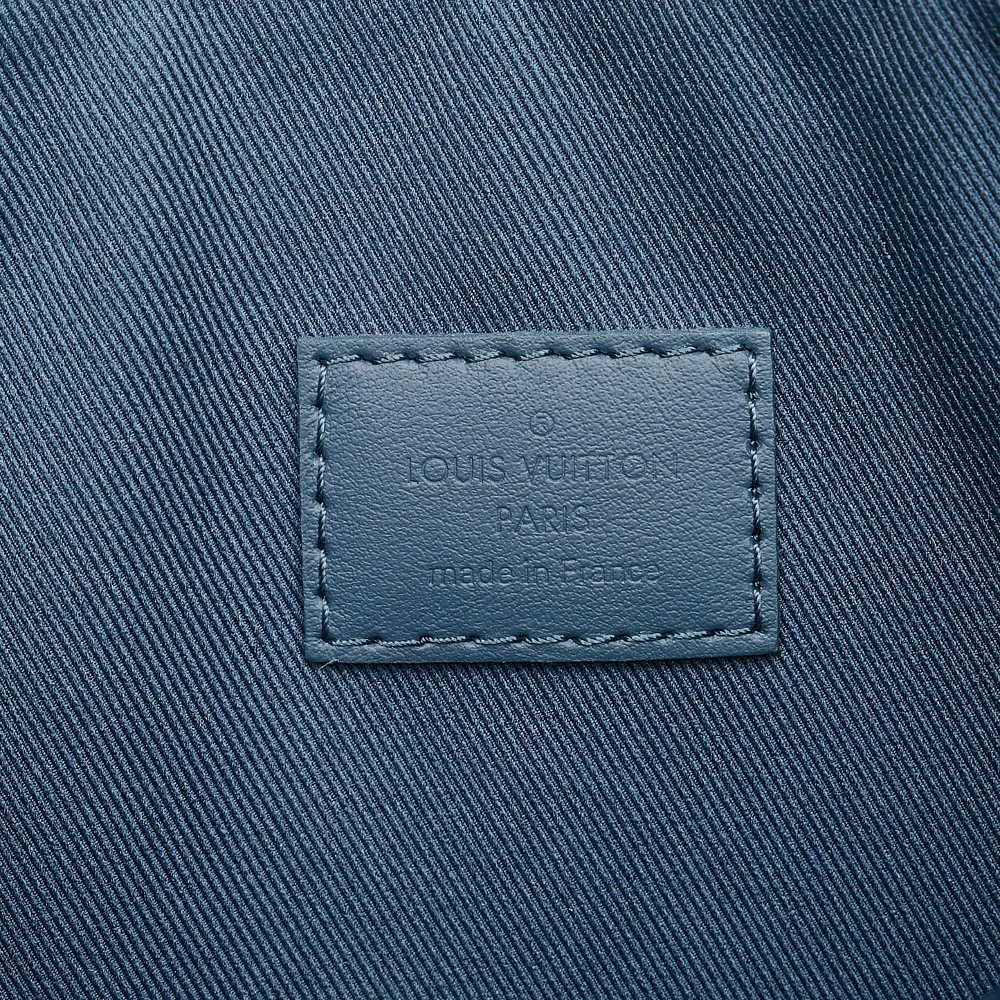 Louis Vuitton Aerogram Takeoff Pouch (SHG-LRD3bY)