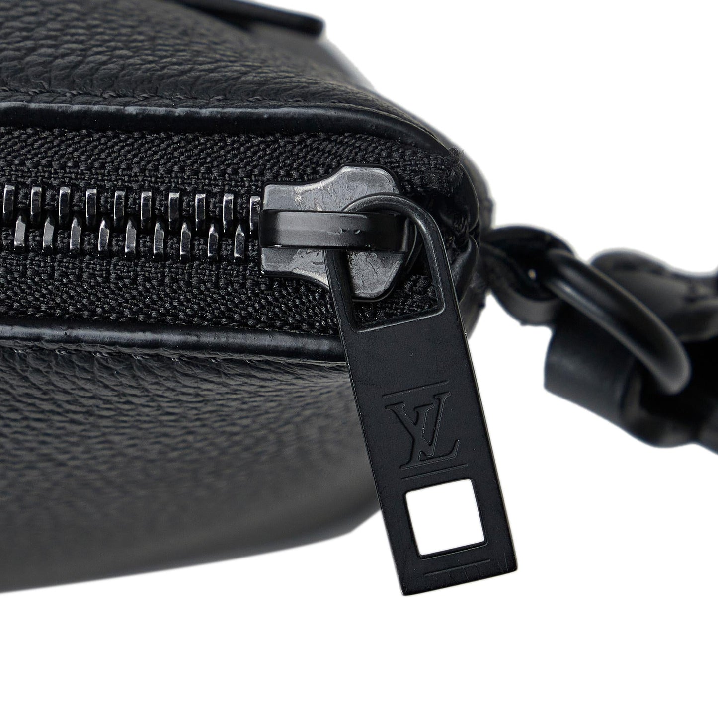 Louis Vuitton Aerogram Takeoff Pouch (SHG-O44QUZ)