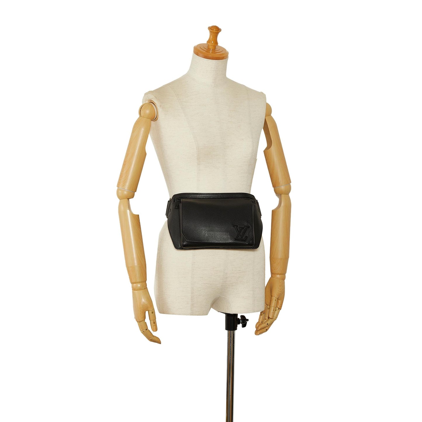Louis Vuitton Aerogram Takeoff Sling (SHG-Tu0SKL)