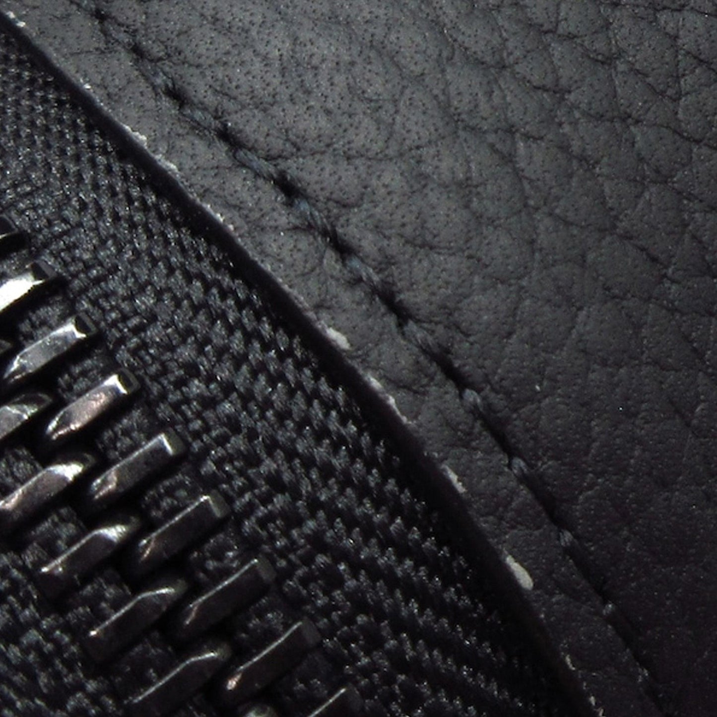 Louis Vuitton Alpha Wearable Wallet (SHG-DFheUM)