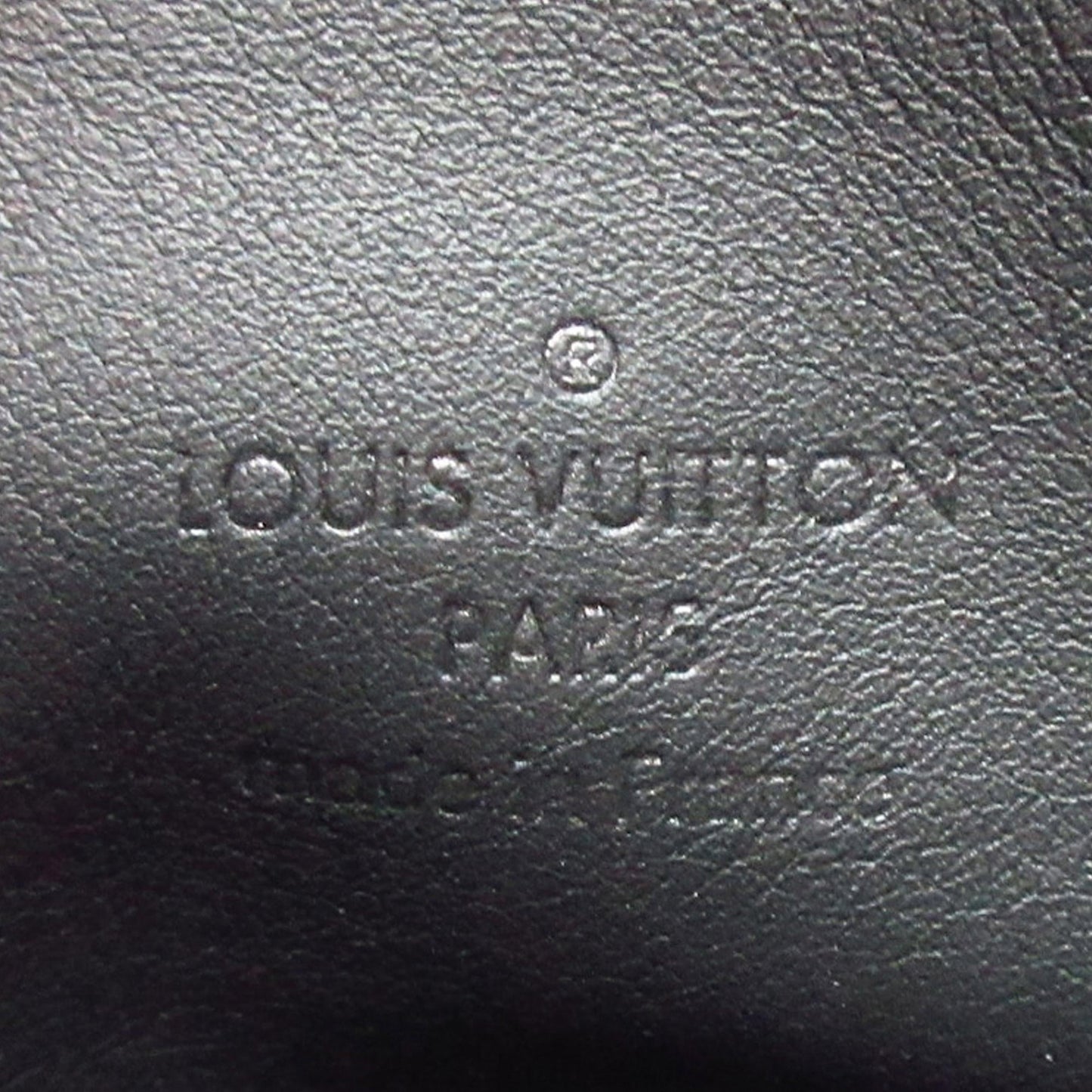 Louis Vuitton Alpha Wearable Wallet (SHG-DFheUM)
