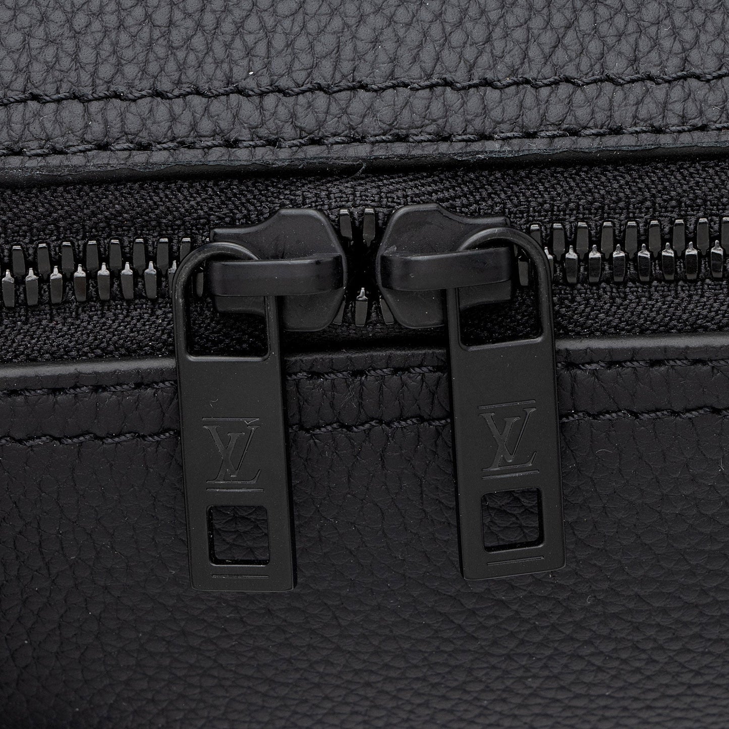 Louis Vuitton Calfskin Aerogram Keepall Bandouliere 25 Duffle (SHF-6CFRPb)