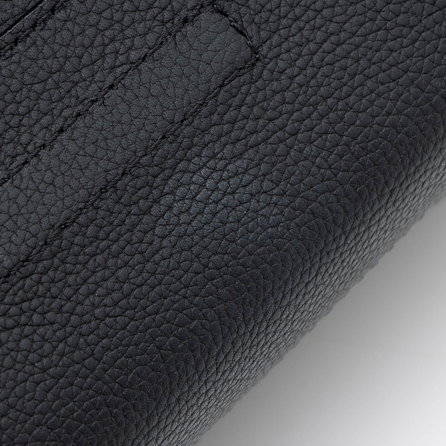 Louis Vuitton Calfskin Aerogram Takeoff Messenger