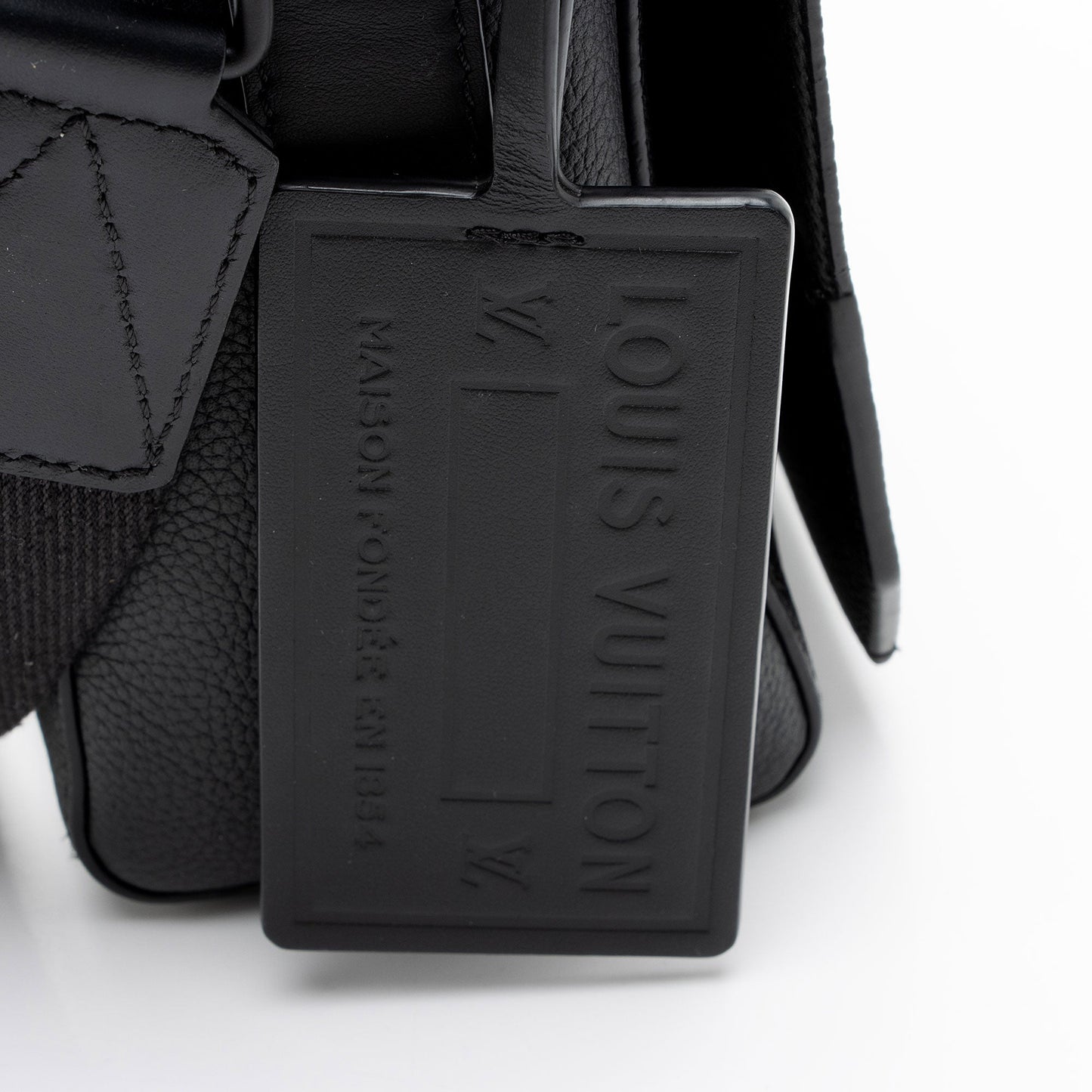 Louis Vuitton Calfskin Aerogram Takeoff Messenger