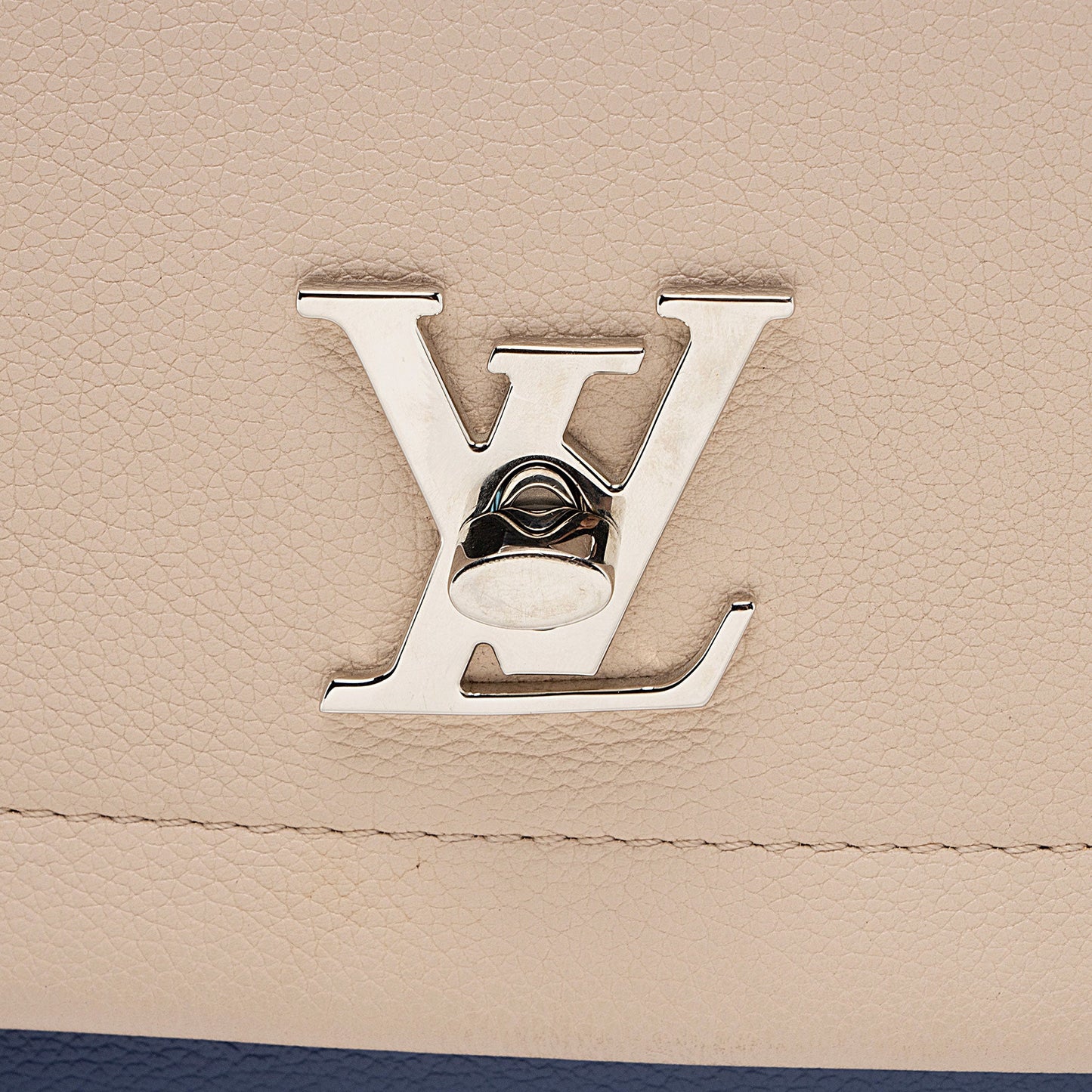 Louis Vuitton Calfskin Lockme II Satchel (SHF-SVCsUl)