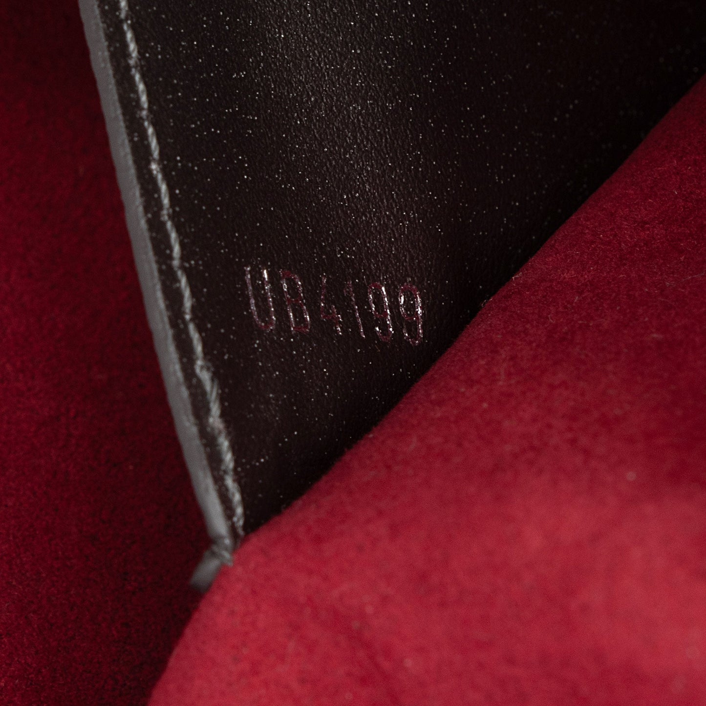 Louis Vuitton Calfskin Mylockme Chain Pochette (SHF-FlNzDu)