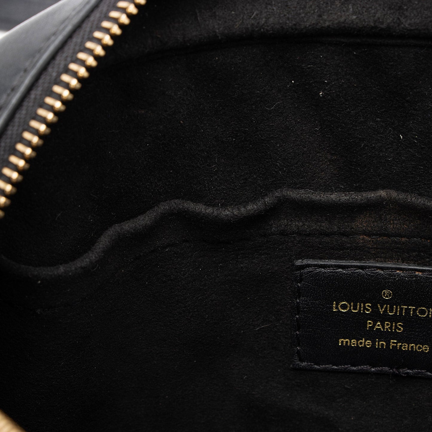 Louis Vuitton Calfskin New Wave Camera Bag -  (SHF-BnCJ0L)