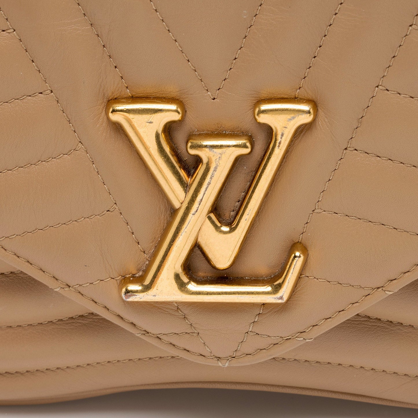 Louis Vuitton Calfskin New Wave Chain MM Shoulder Bag  -  (SHF-BC4Bgk)