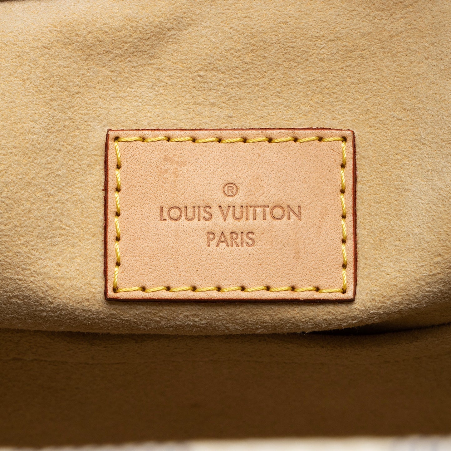 Louis Vuitton Damier Azur Artsy MM Shoulder Bag (SHF-e4MqKD)