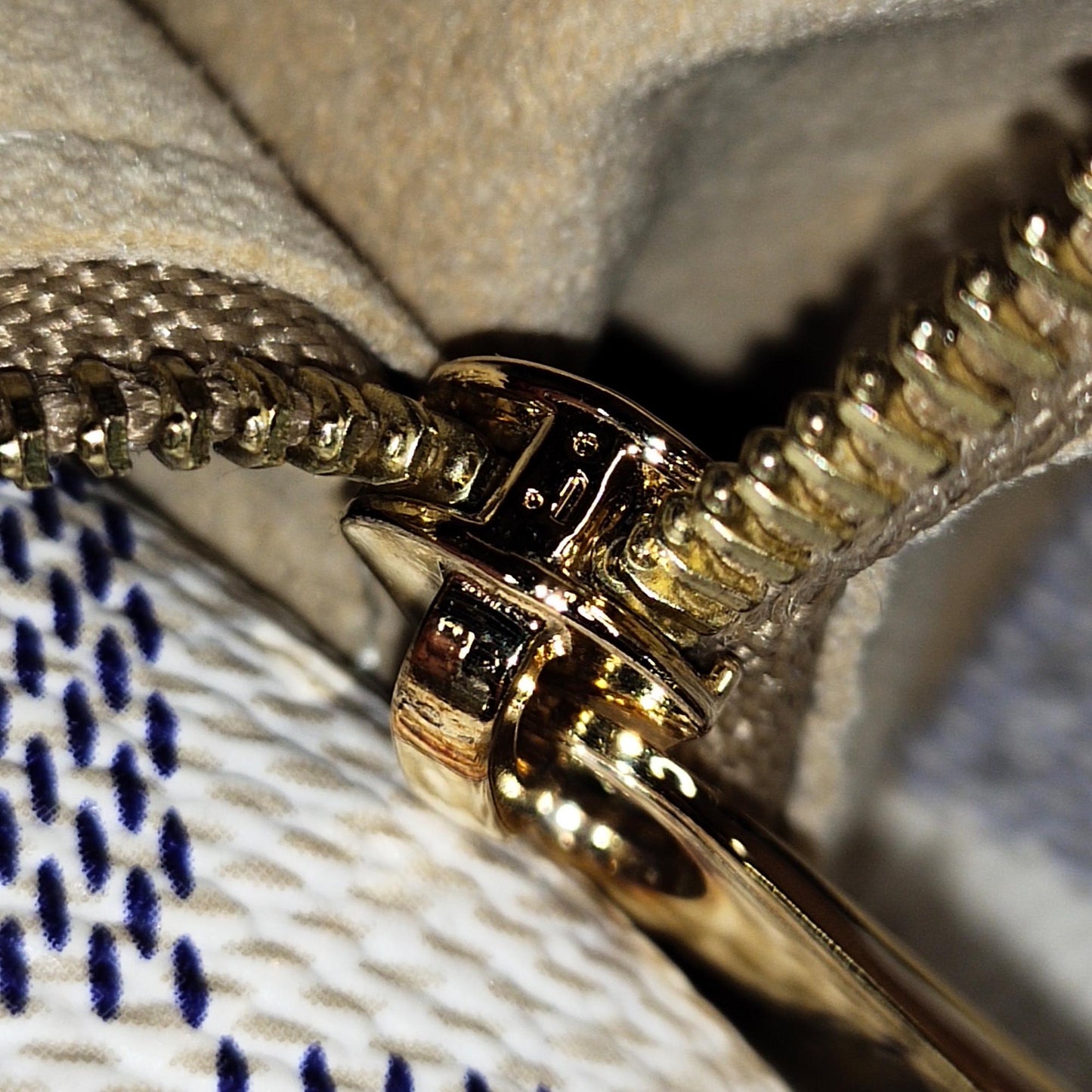 Louis Vuitton Damier Azur Artsy MM (SHG-35550)